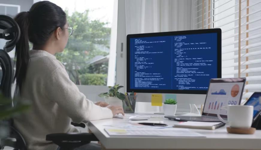 吴兴区软件开发公司实战建议:网站赋能,为何必须接入支持机器人?